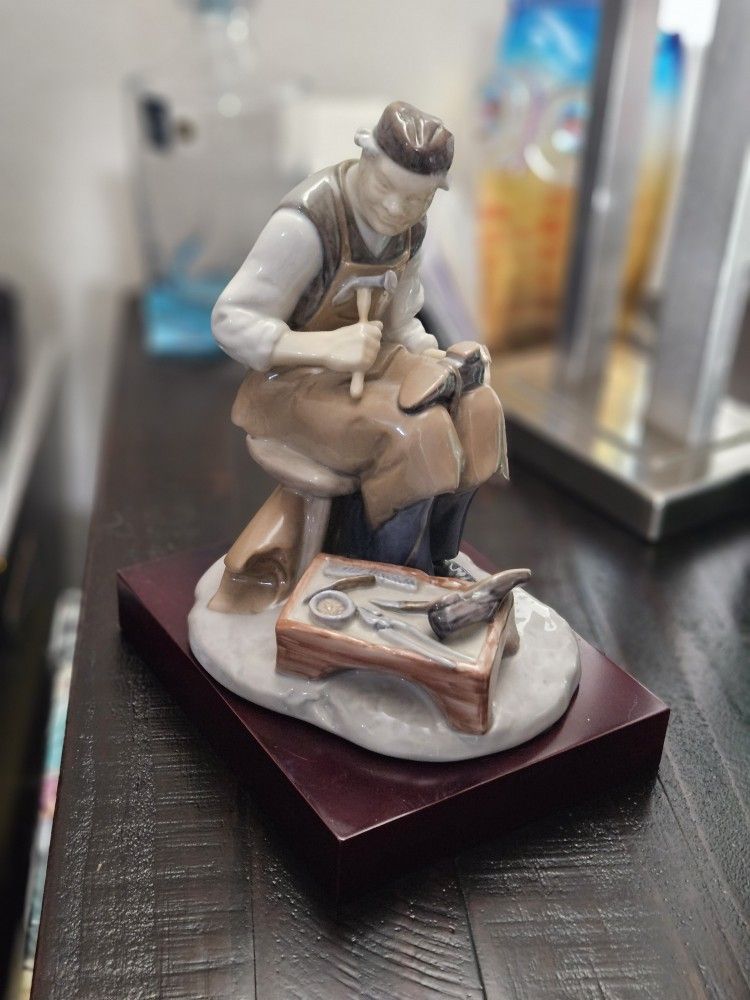Bing & Grondahl B&G 2228 'Cobbler' Porcelain Figurine