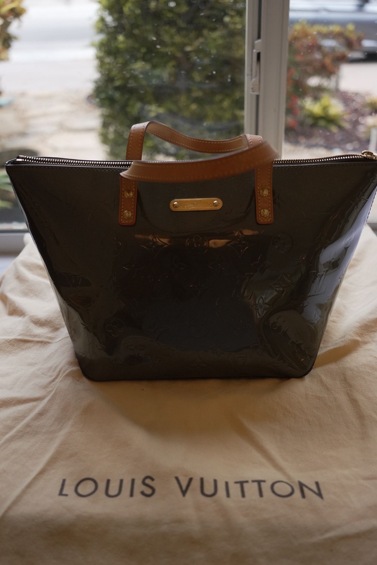 Louis Vuitton Bellevue PM Vert Bronze