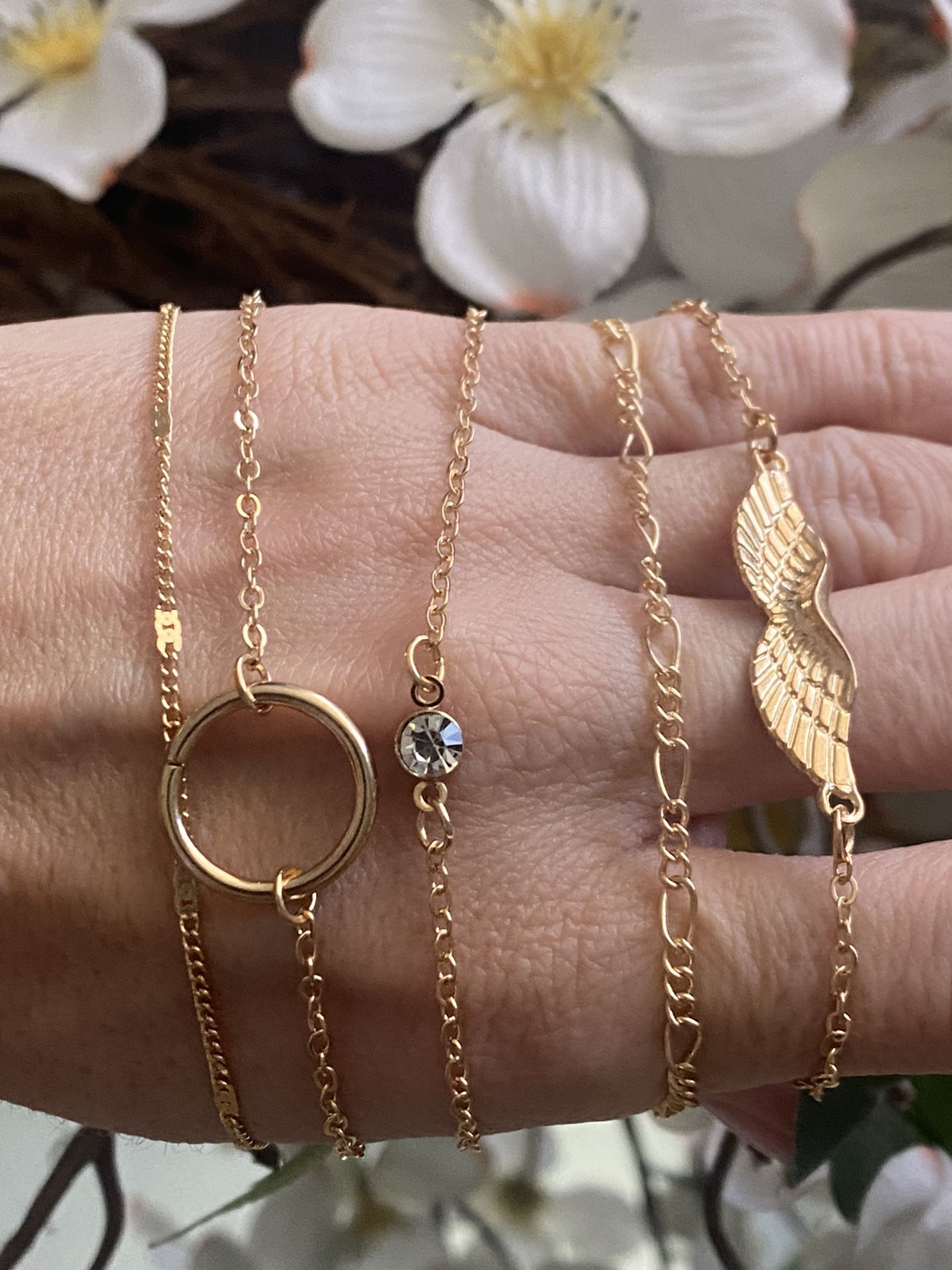 5pcs/sets gold Crystal Stone Tassel Anklets Bracelets for Women MATERIALS :Zinc alloy LKenght 9inch=2extra COLOR : gold BAND COLOR : gold LIGHTWEIGH