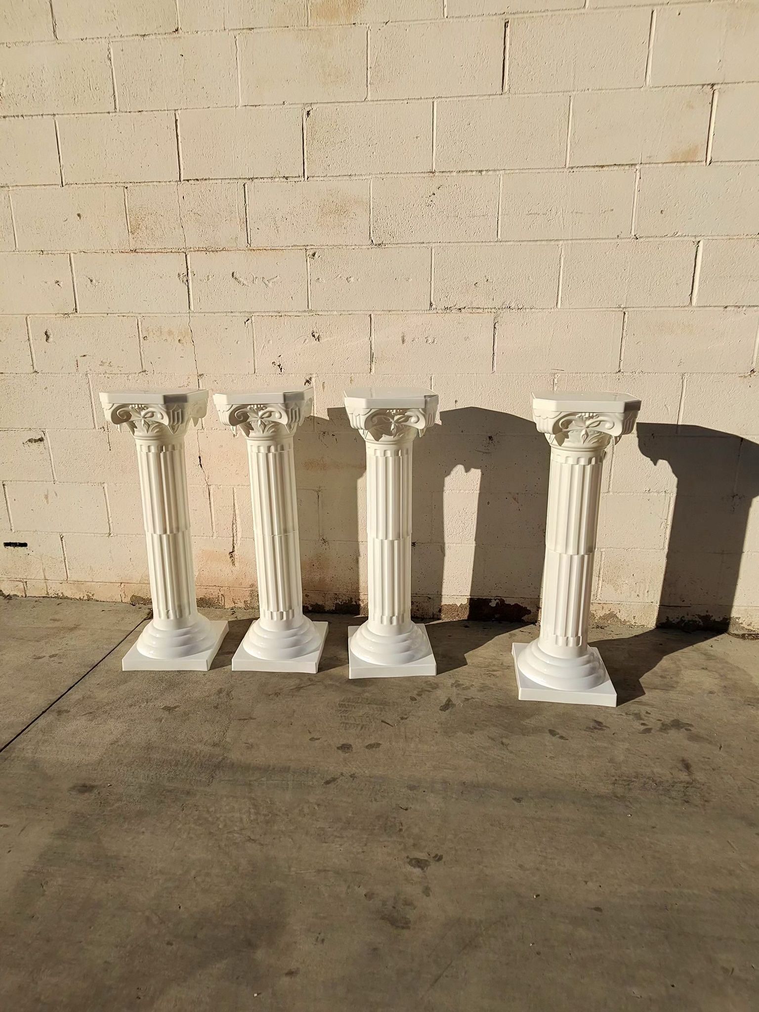4 Piece Set Roman Pedestal Gold And White