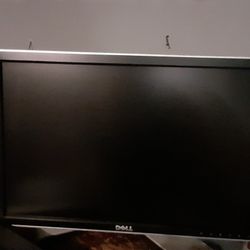 Dell 22" / 20" viewable monitor with USB hub