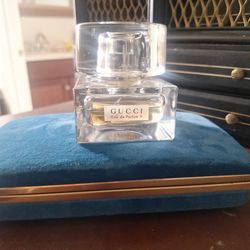 Perfume guccy Eau. De parfum usado