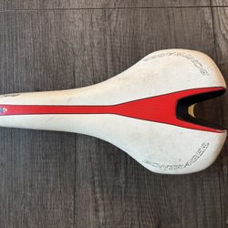 Bontrager Affinity 2 7x7mm Steel Rails 142mm Bike Saddle 272g
