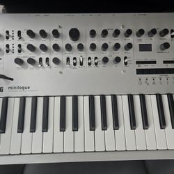 Korg Minilogue - Analog Poly Synth (Boxed, Fully Functional)