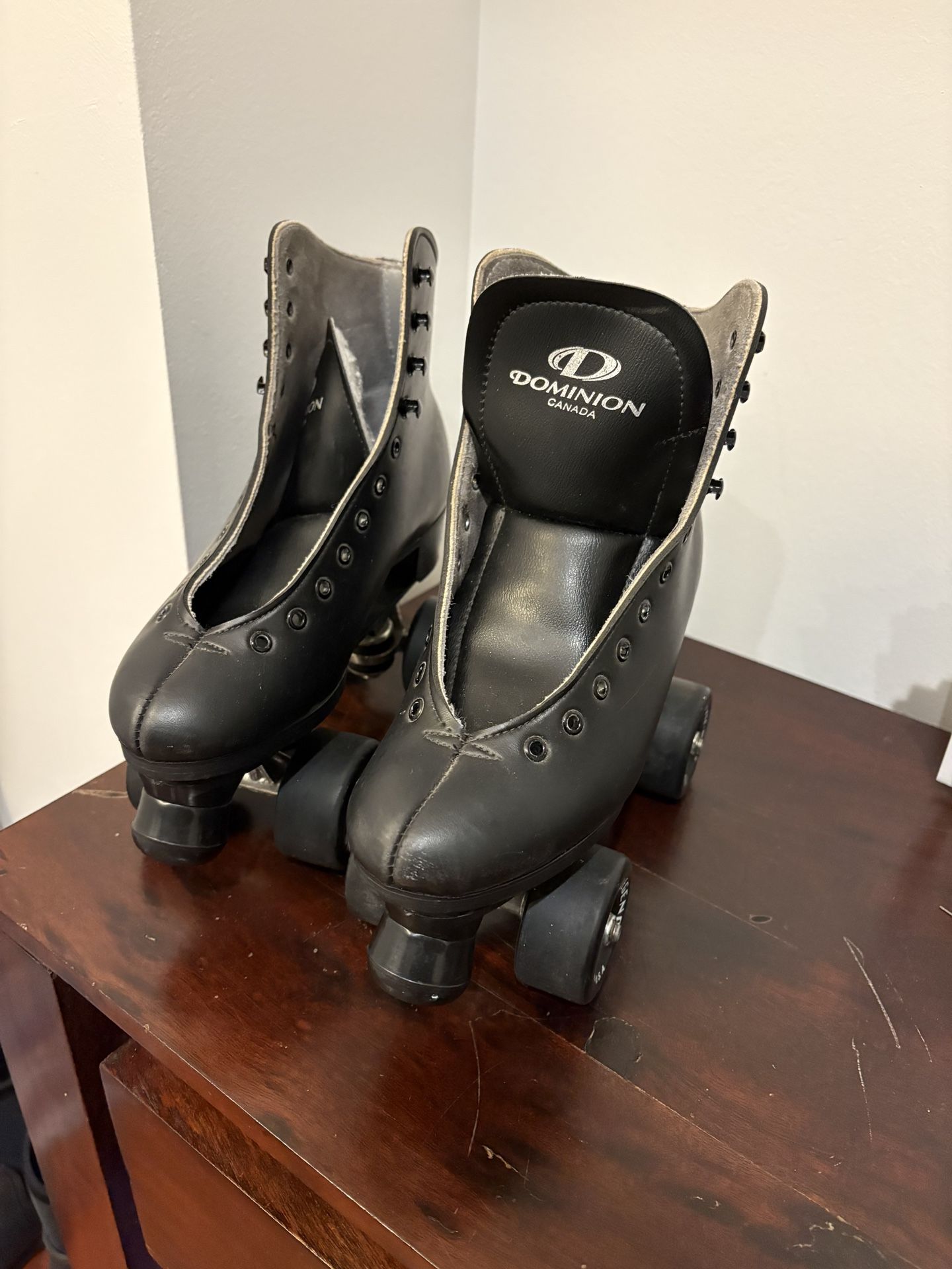 Dominion Vintage Roller Skates, Size 6 Women