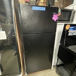 Top Freezer Refrigerator Frigidaire Black 