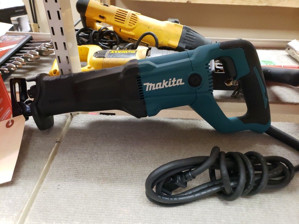 NEW Out Of Box Makita 12 Amp Reciprocating Saw JR3051T