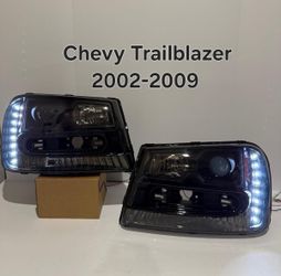Chevy trailblazer 2002-  2009 headlight