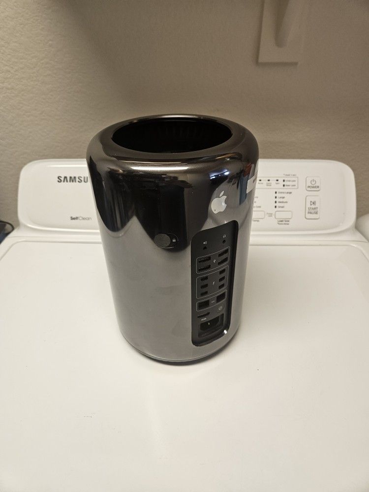 Mac Pro Late 2013 6-core 1 TB SSD 64 GB Ram Memory 