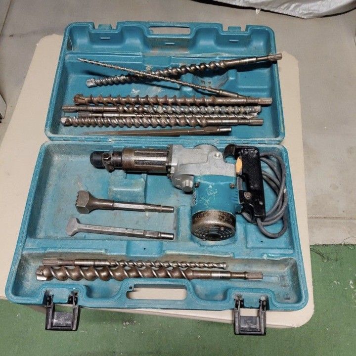 Makita HR3851 Electric Rotary Hammer Drill and Bits