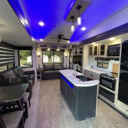 2023 Forest River Cherokee Arctic Wolf 327MB