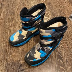 Snow Boots US Size 4 / 35 Euro