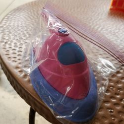 Girls Play Iron, Make Sounds