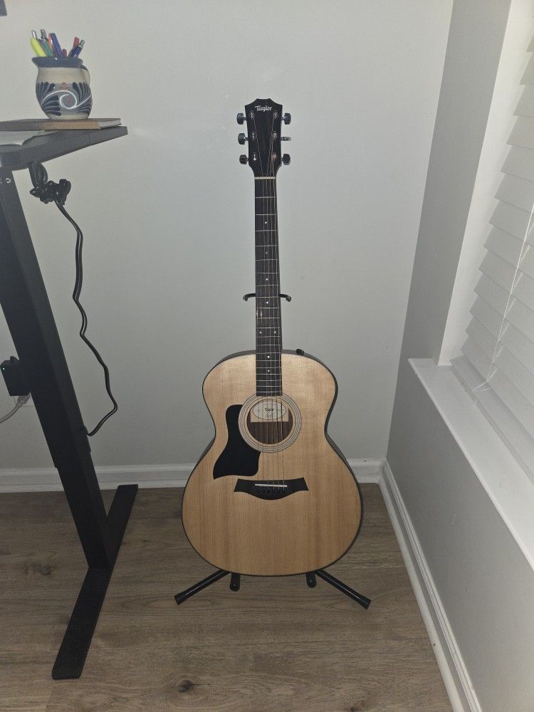 Taylor 114e Left Handed Woth Gig Bag