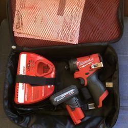 Milwaukee M12 FUEL 12V Lithium-Ion Brushless Cordless 1/4 in. Hex Impact Driver with M12 XC High Output 5.0 Ah Battery 
