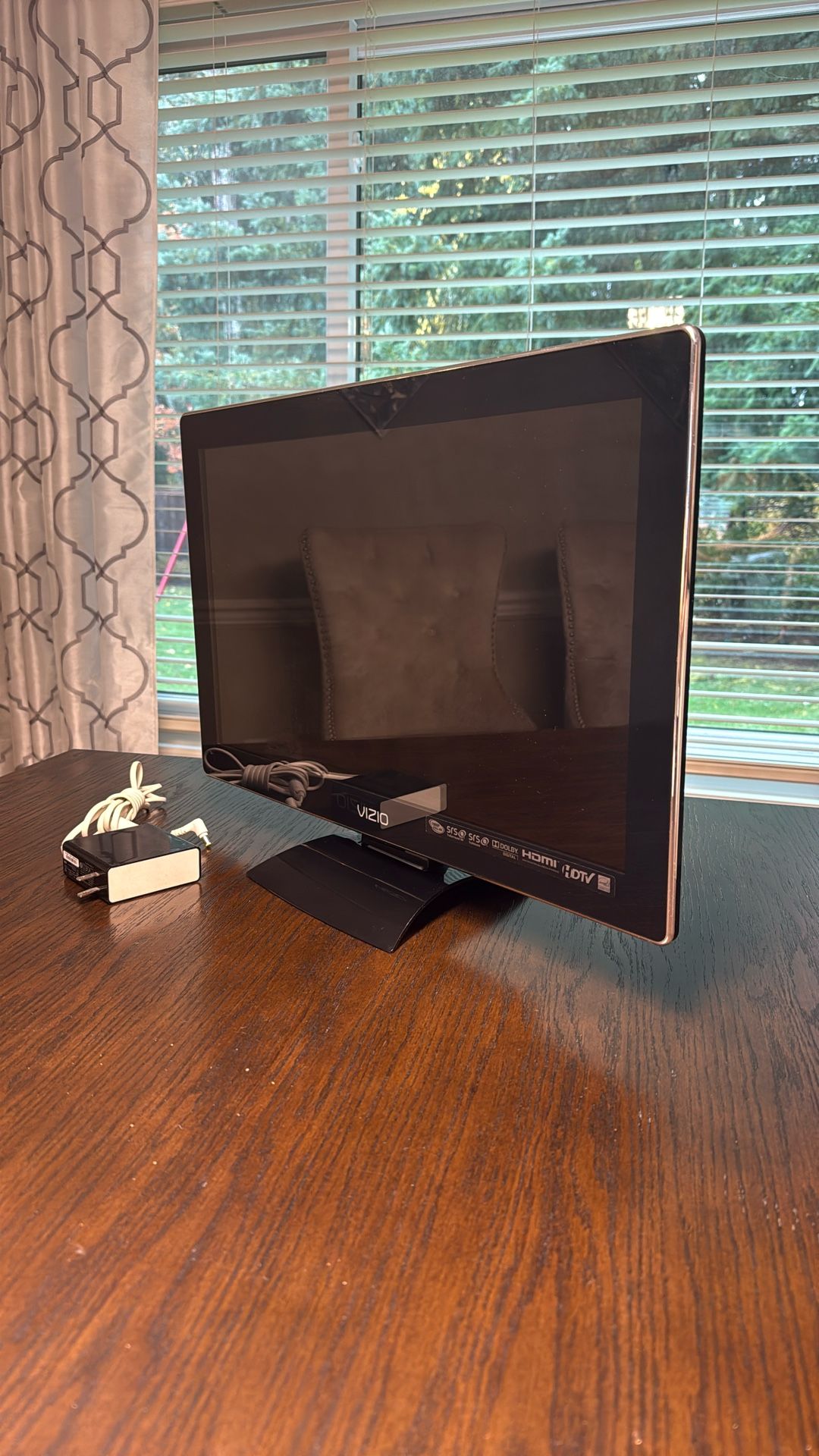 Visio TV with Stand and Remote