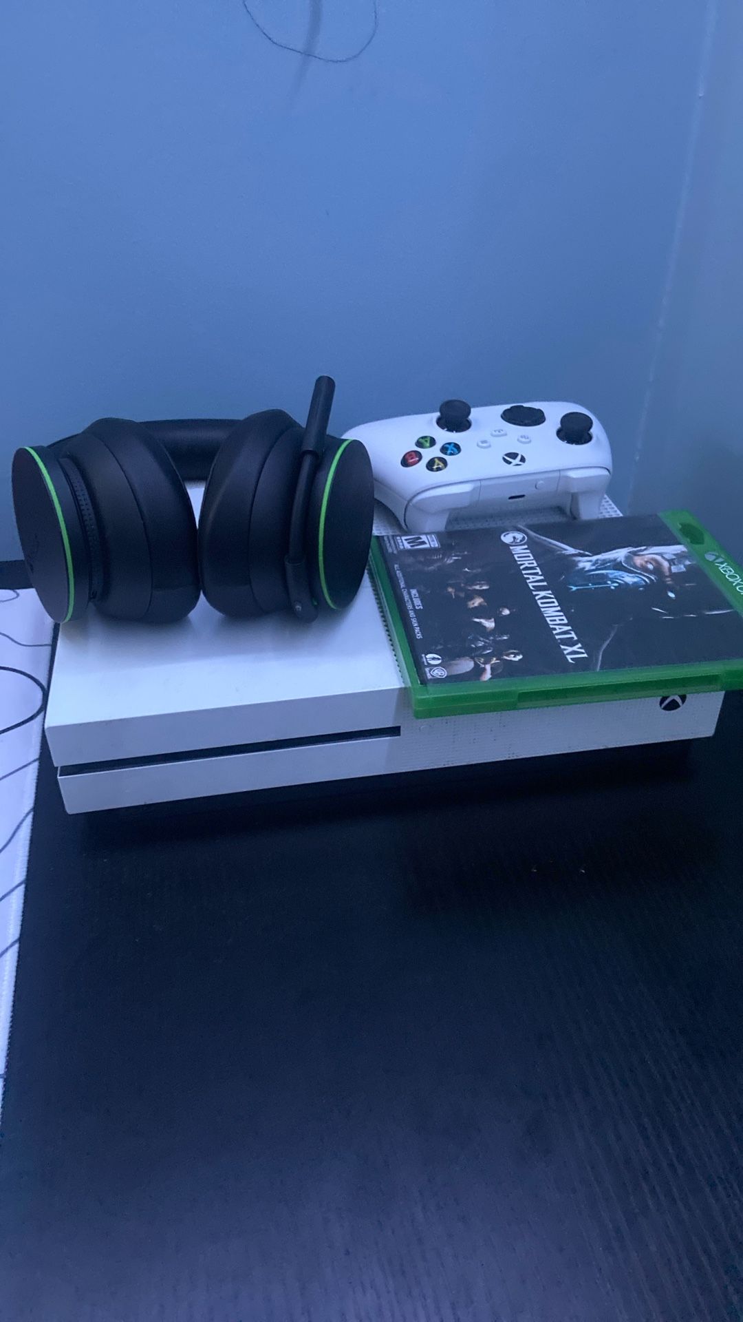 Xbox 1s With Mortal Combat Wireless Headphones New Controller HDMI Cable And Power Cable $190 For Accounts Comes With Xbox Game pass Ultimate 
