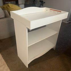 Baby Changing Table — FREE