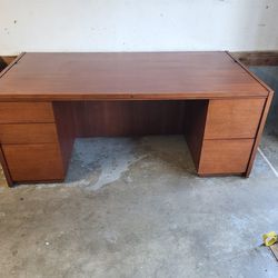 3 Desk/ 2 With Key