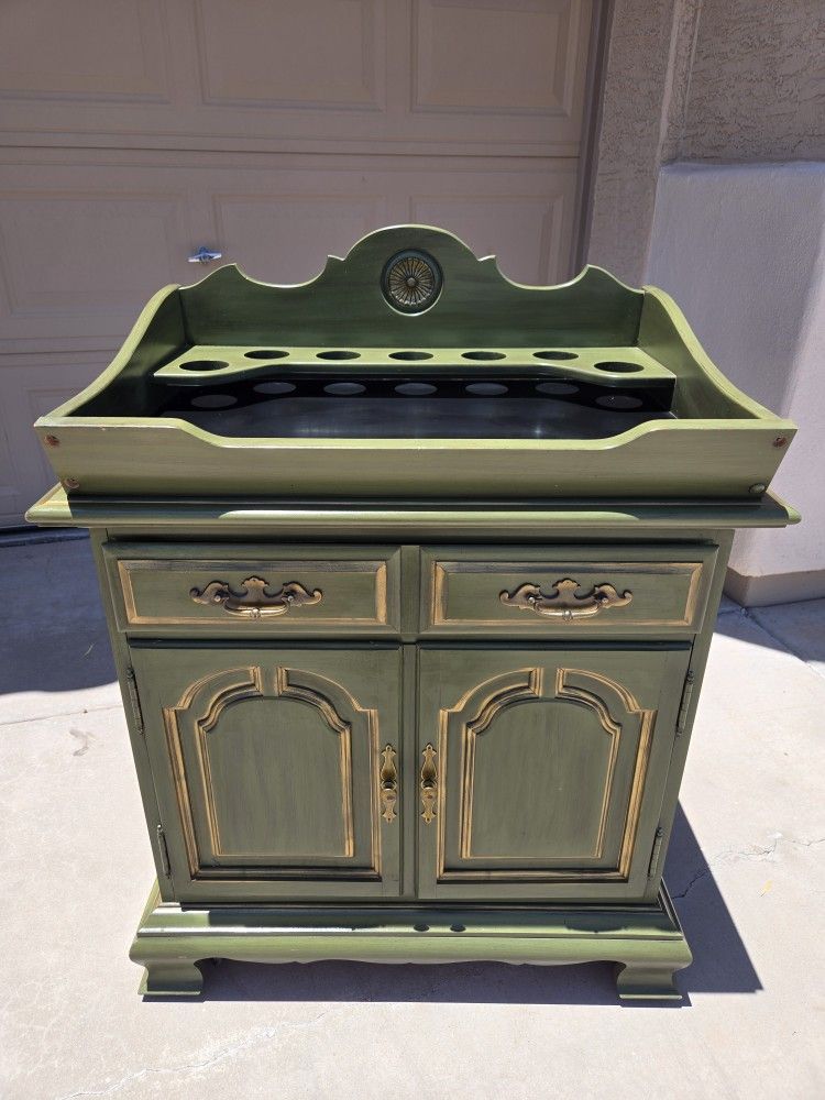 Thomasville Vintage wood rolling beverage cart & cabinet
