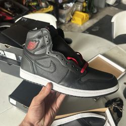 Jordan 1 High Retro Satin Black Gym 