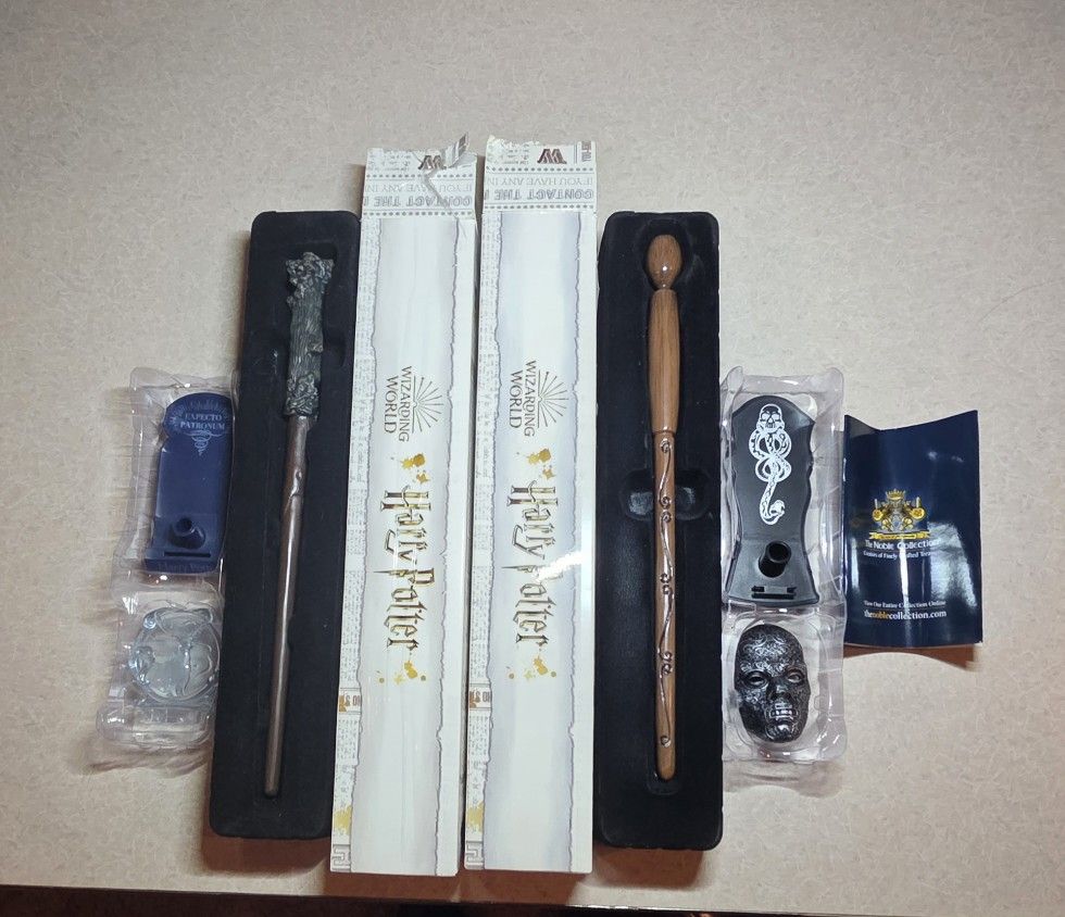 Harry Potter Wands With Display Stands.