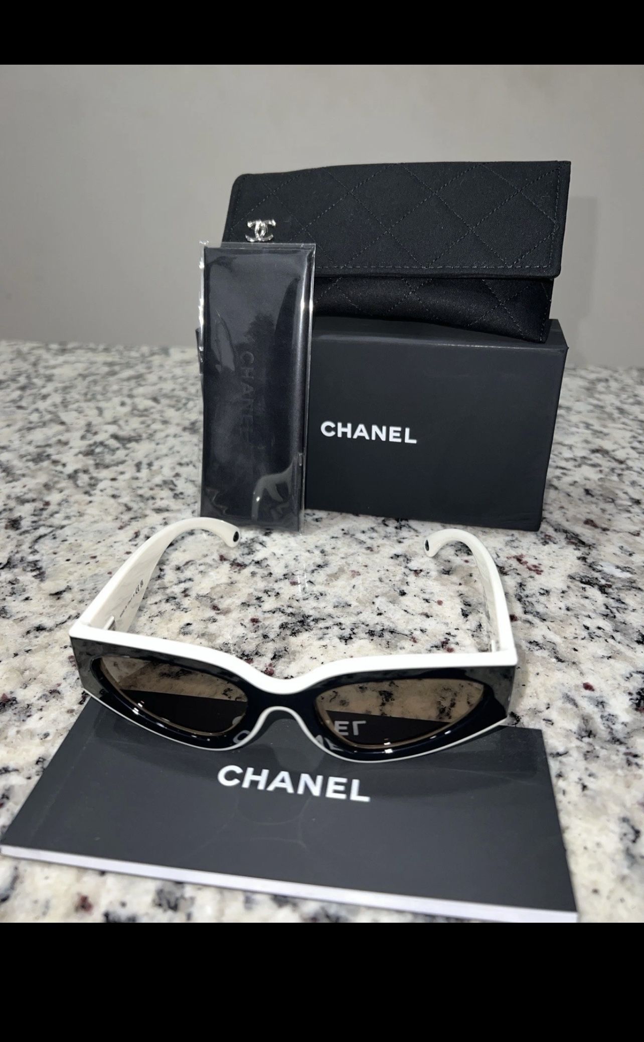  Brand New Chanel Women’s Sunglasses – Elegant Black/White w/ Case