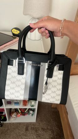 Micheal Kors purse