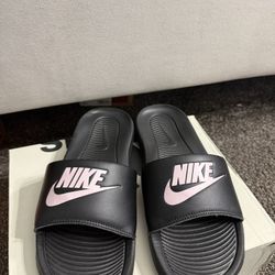 Women Nike Sandals 