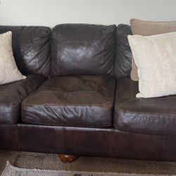 Sofas And Pillows 