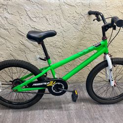 RoyalBaby Freestyle 20 Inch BMX Bike- Local Delivery for a Fee - See My Items 🚴🚴‍♀️