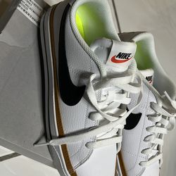 New never been worn size 8 women in Nike