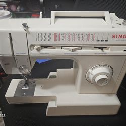 Singer Sewing Machine Like New!
