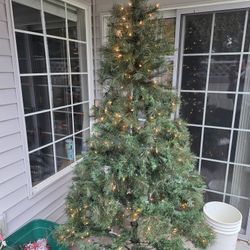 Prelit Christmas Tre