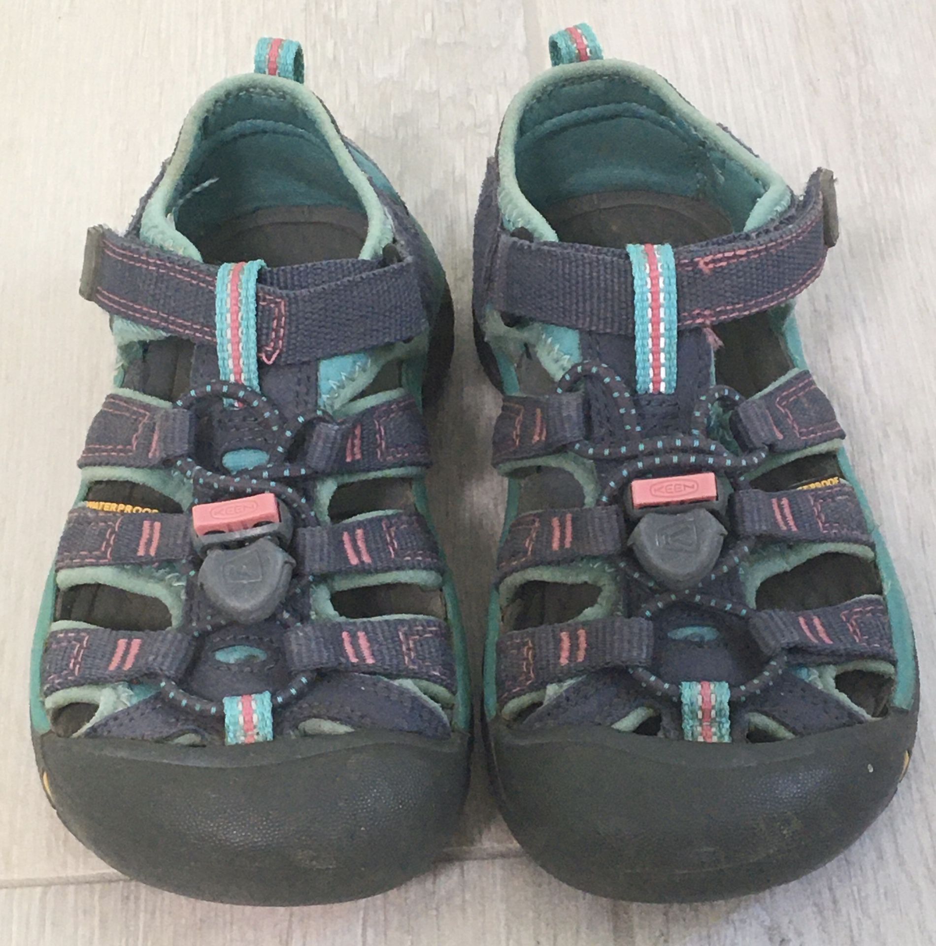 Keens Shoes Sandals Girls Size 12 Beach Hiking Pool Camp Outdoor