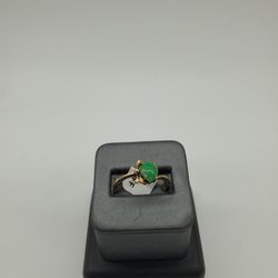 14KT YELLOW GOLD LADIES RING WITH GREEN STONE
