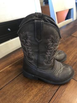 Size 7 cowgirl boots like new