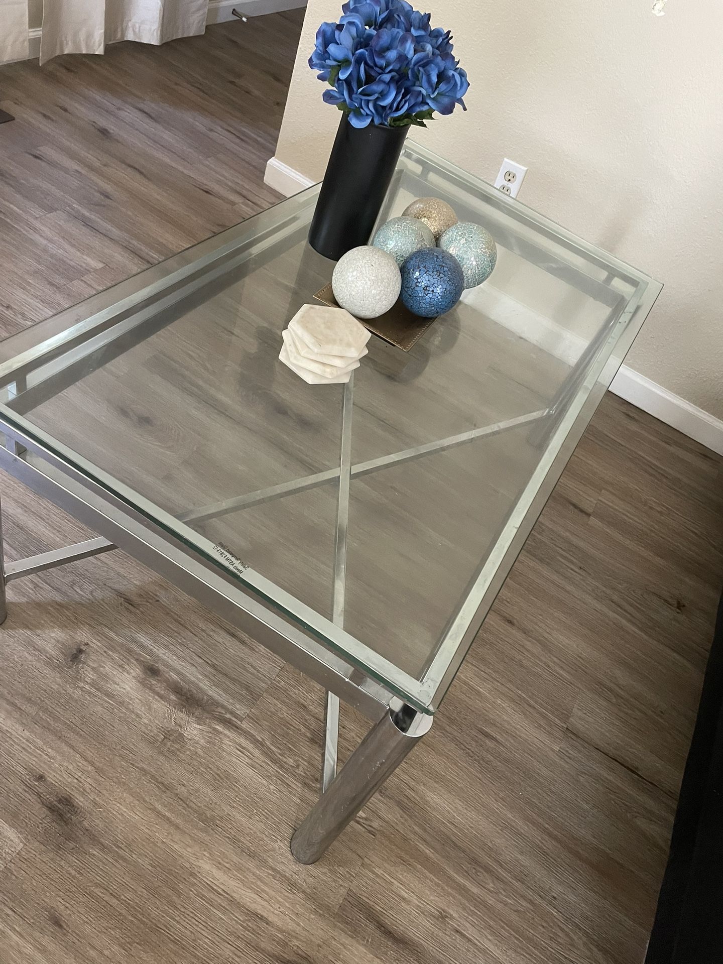 Glass coffee/livingroom Table $25