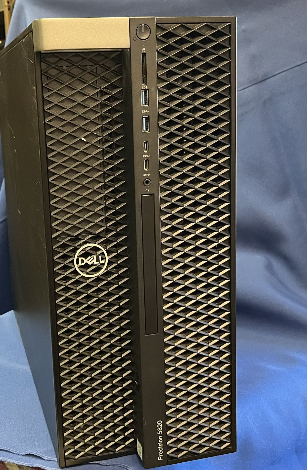 Dell Precision 5820 Workstation Xeon W-2225 4.1 GHz - 32 GB Ram - Windows 11