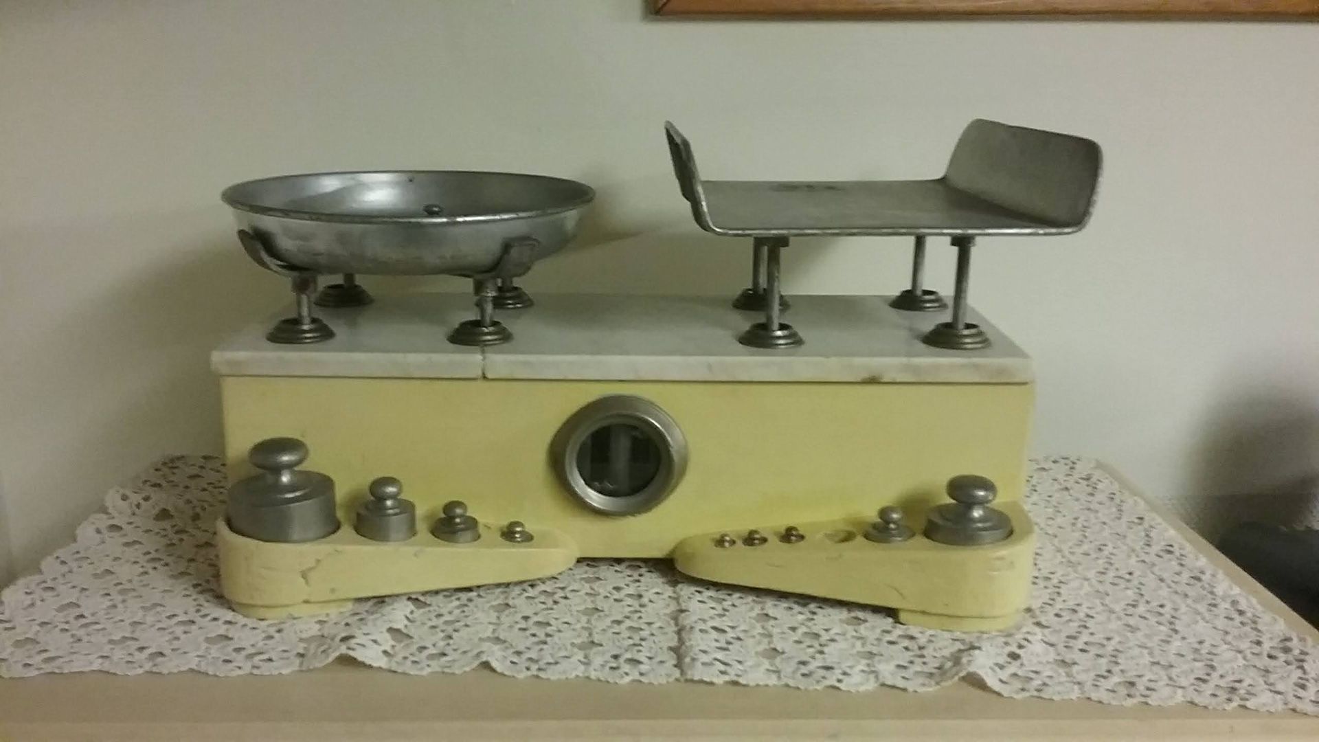 Vintage P. Cinque Chilog Scale & Weights