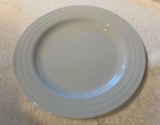 Crate and Barrel Dinnerware Plates - new