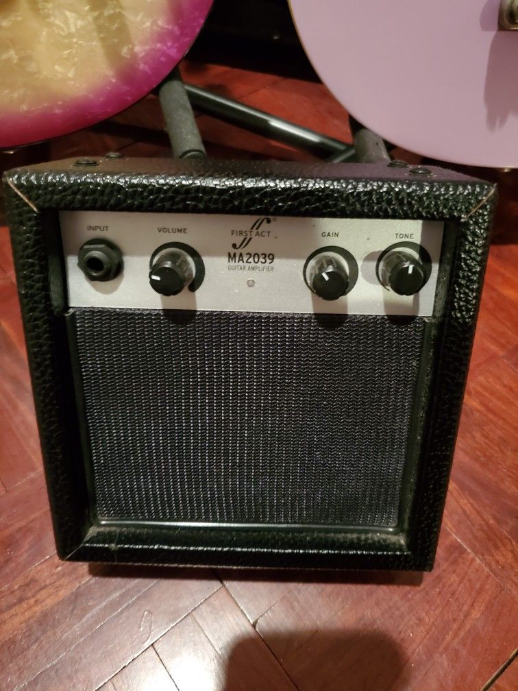 First Act MA2039 Guitar Amplifier