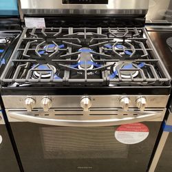 New FRIGIDAIRE 30” Gas Range W/ Air Fry 