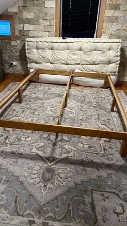 Queen, wood bedframe, no headboard