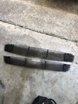 2005chevy 1500 grill $20