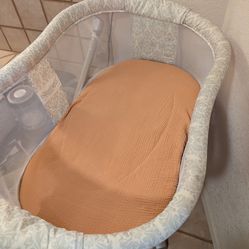HALO bassinet swivel - Barley used