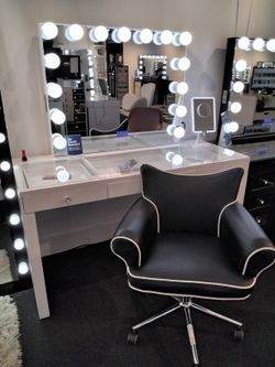 Hollywood Makeup Vanity 
