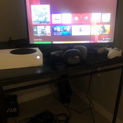 Xbox Series S, Controller, Monitor, Headset Bundle