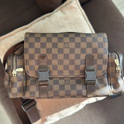 Louis Vuitton: Pre-loved Damier Ebene Messenger Melville, Brown
