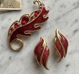 Vintage Trifari Red & gold Enamel  Brooch and Earring Set